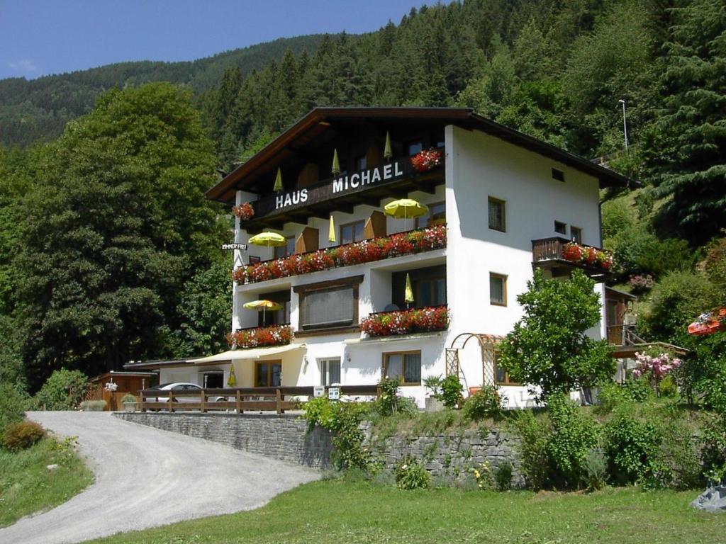 Haus Michael Apartment